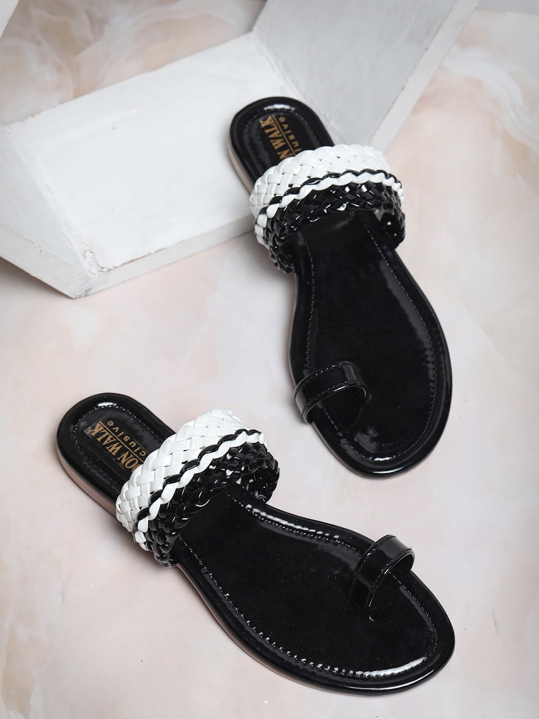 

Moonwalk Women Black Textured One Toe Flats