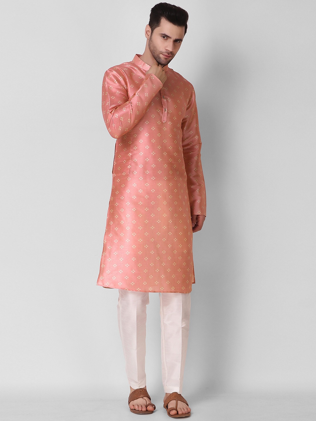 

Cult Indie Mandarin Collar Bandhani Printed Kurta with Pyjamas, Peach