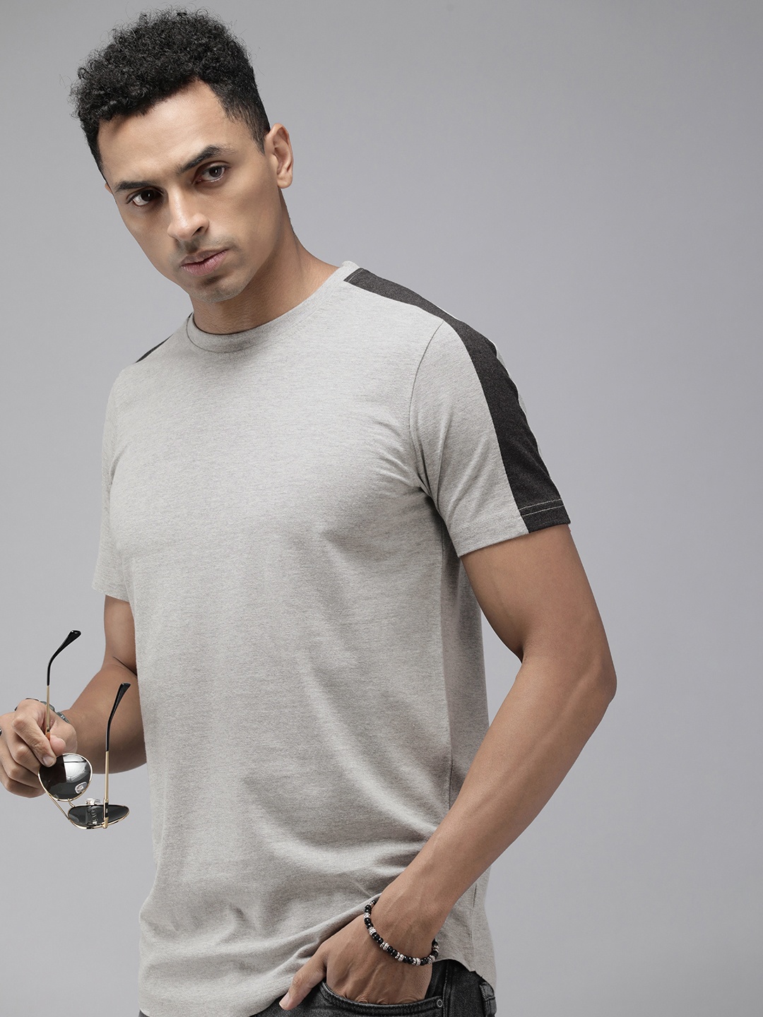 

Roadster Men Striped T-shirt, Grey melange