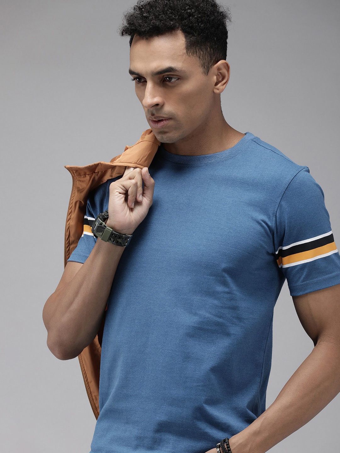 

Roadster Men Striped T-shirt, Blue