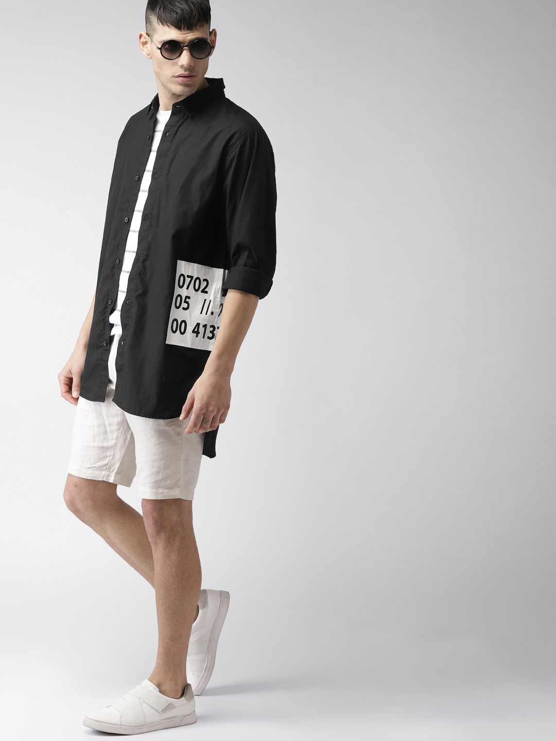 

FOREVER 21 Men Black Regular Fit Solid Casual Longline Shirt