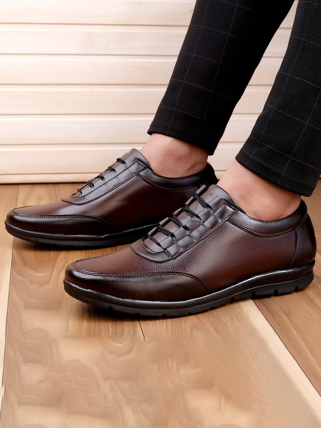 

Bxxy Men Textured Formal Oxfords, Brown