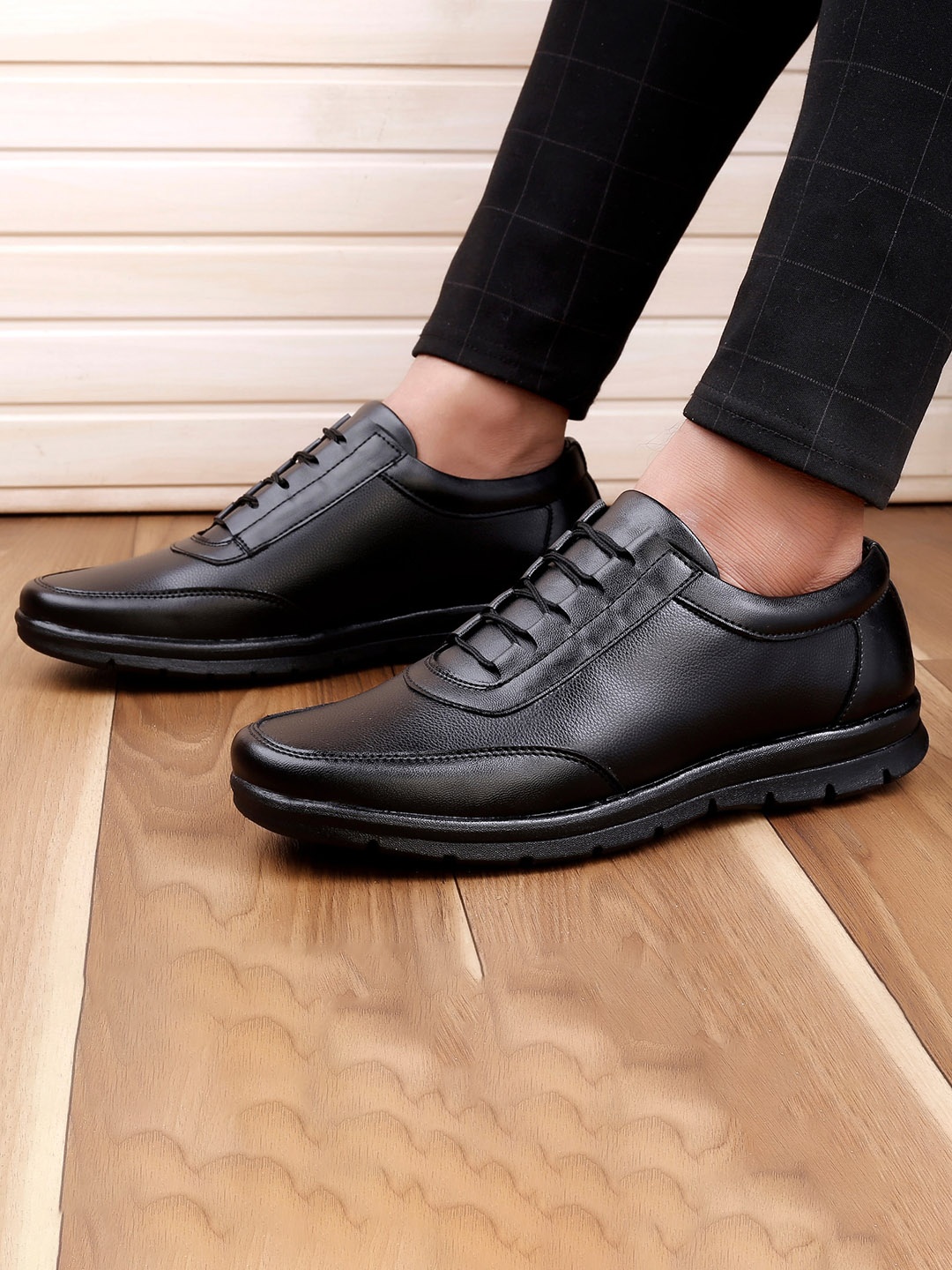 

Bxxy Men Textured Formal Oxfords, Black