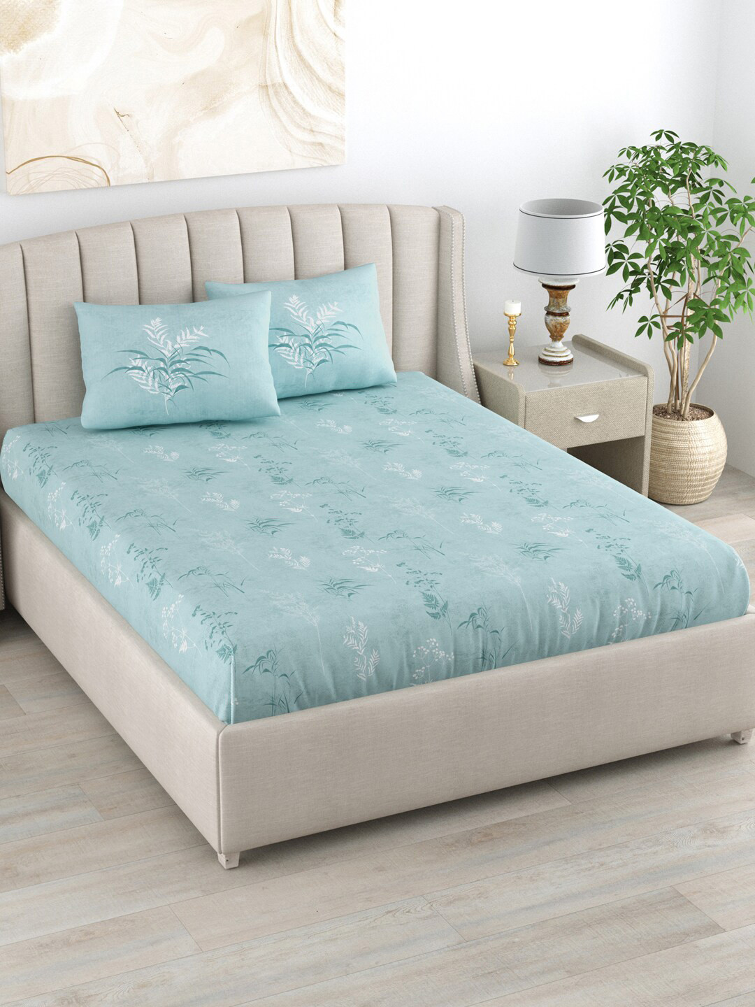 

URBAN SPACE Serene Blue & White Printed 220 TC Cotton King Bedsheet & 2 Pillow Covers