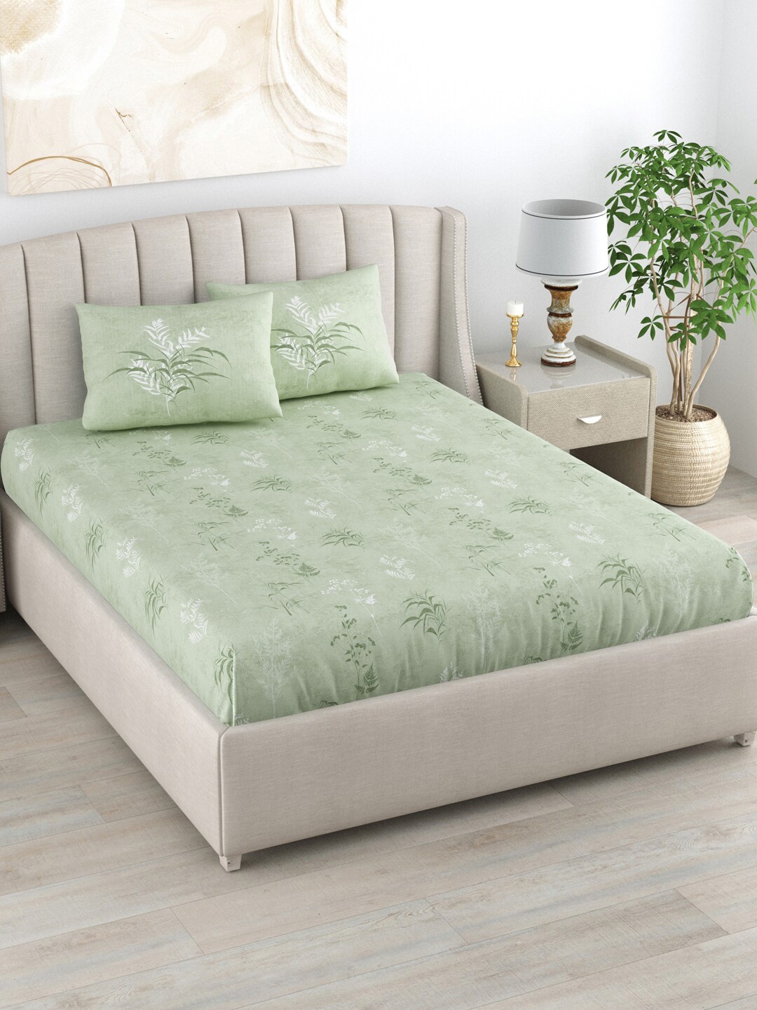 

URBAN SPACE Serene Green & White Printed 220 TC Cotton Queen Bedsheet & 2 Pillow Covers