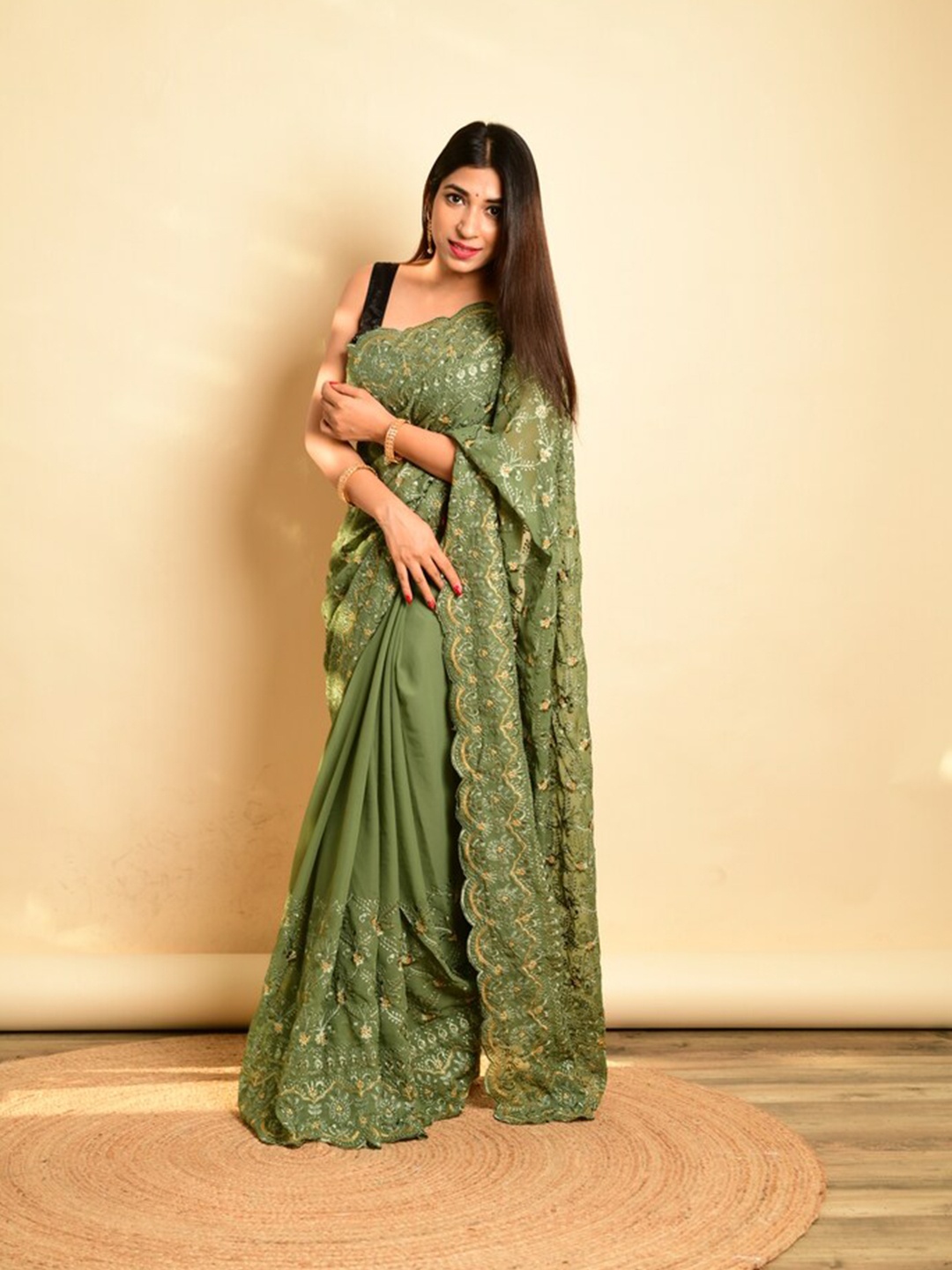 

Exclusiva Floral Embroidered Poly Georgette Saree, Green