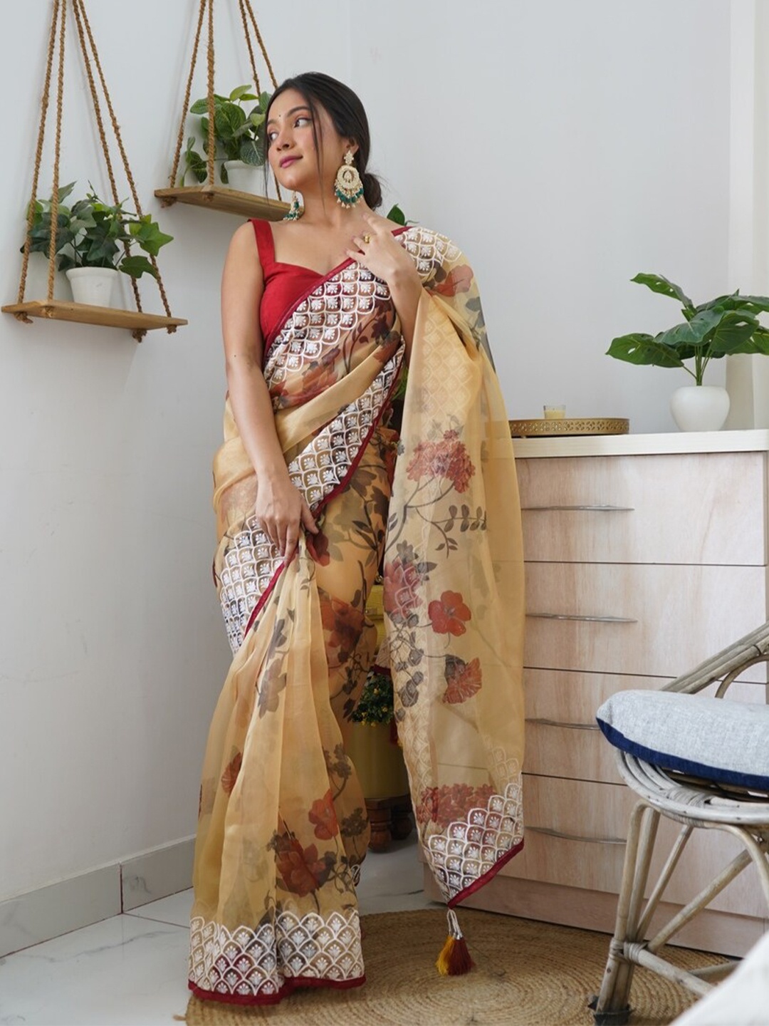 

Exclusiva Floral Printed Embroidered Organza Saree, Mustard