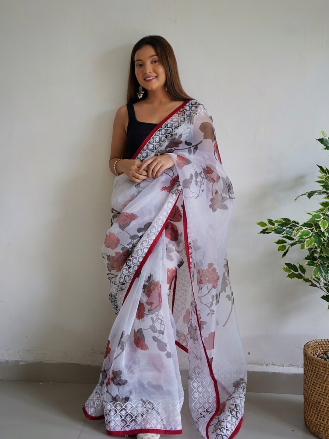 

Exclusiva Floral Embroidered Organza Saree, White