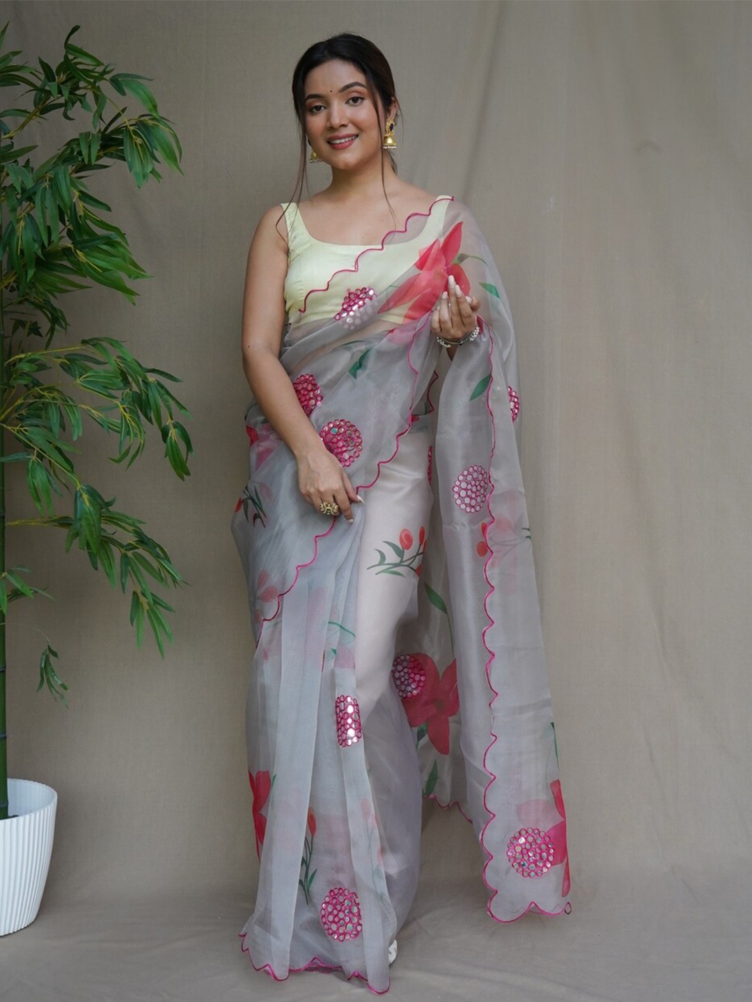 

Exclusiva Floral Printed Mirror Work Organza Saree, Grey