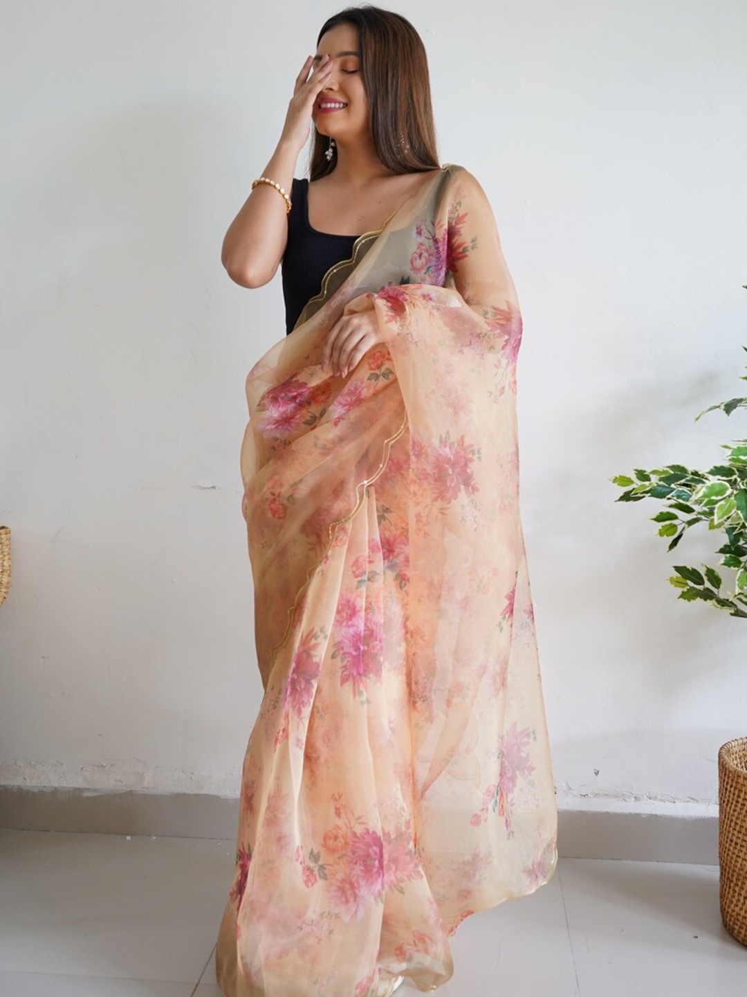 

Exclusiva Floral Printed Sequinned Organza Saree, Beige