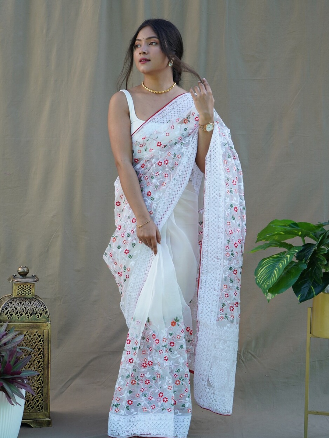 

Exclusiva Floral Embroidered Organza Saree, White