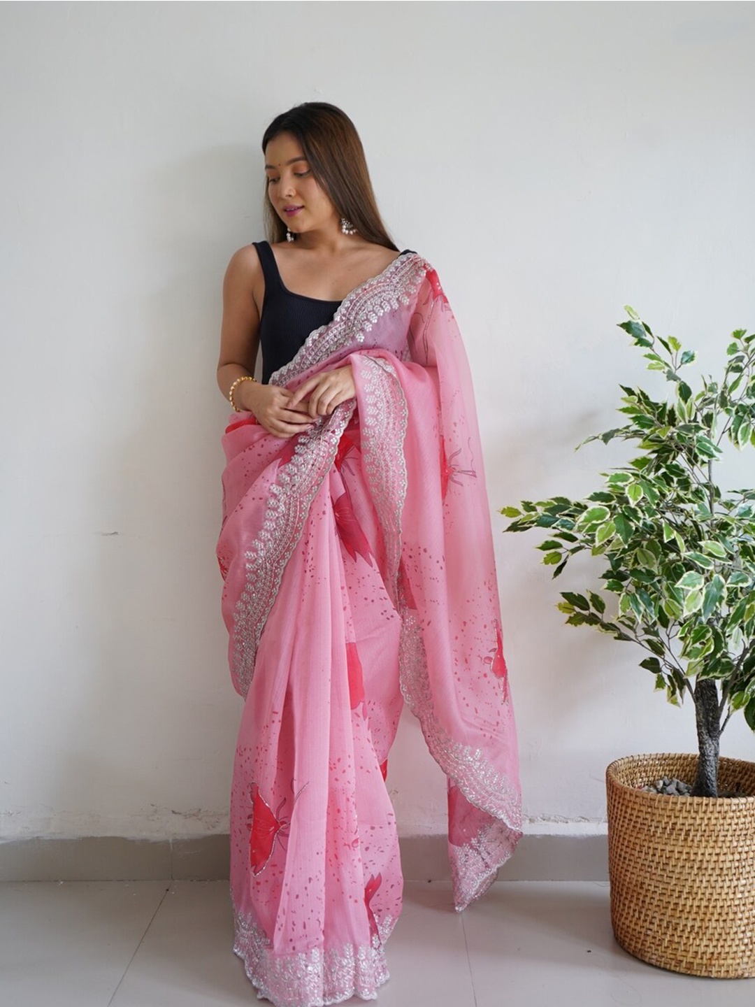 

Exclusiva Floral Printed Embroidered Organza Saree, Pink