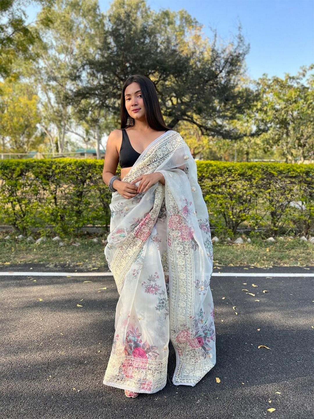 

Exclusiva Floral Printed Embroidered Organza Saree, White