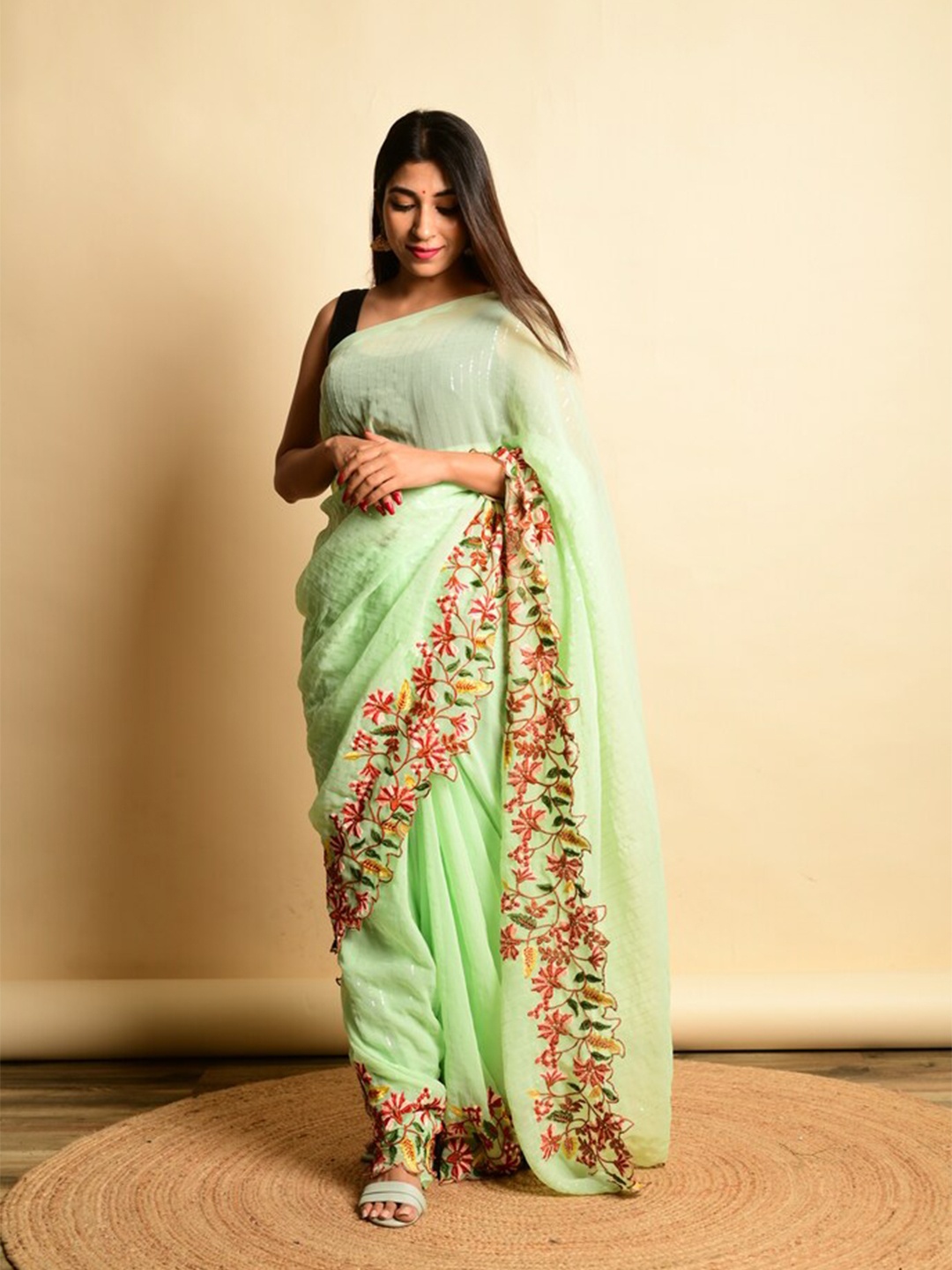 

Exclusiva Floral Embroidered Sequinned Saree, Green