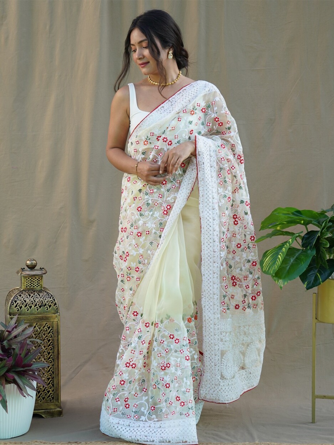 

Exclusiva Floral Embroidered Organza Saree, Yellow