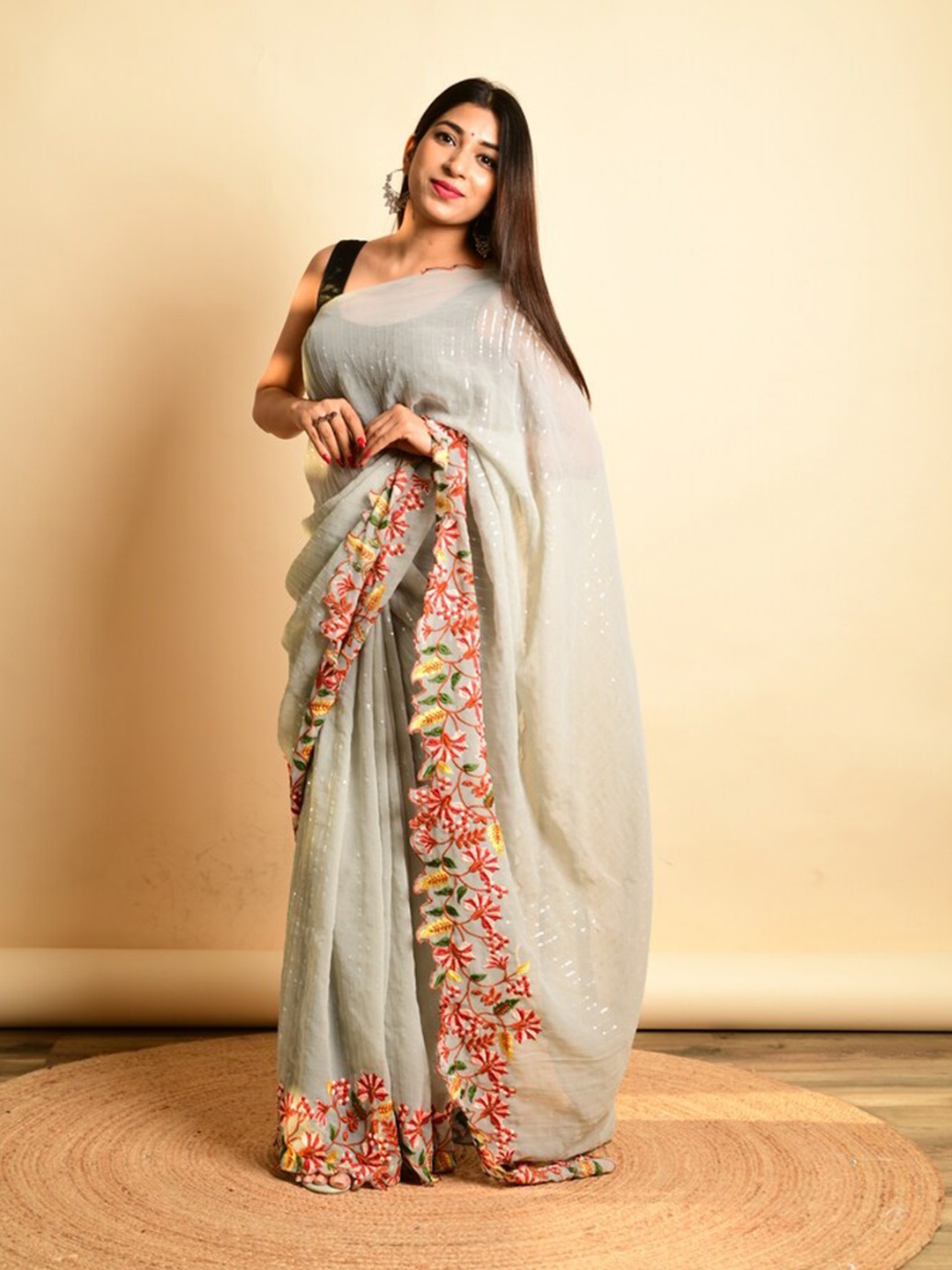 

Exclusiva Floral Embroidered Sequinned Saree, Grey