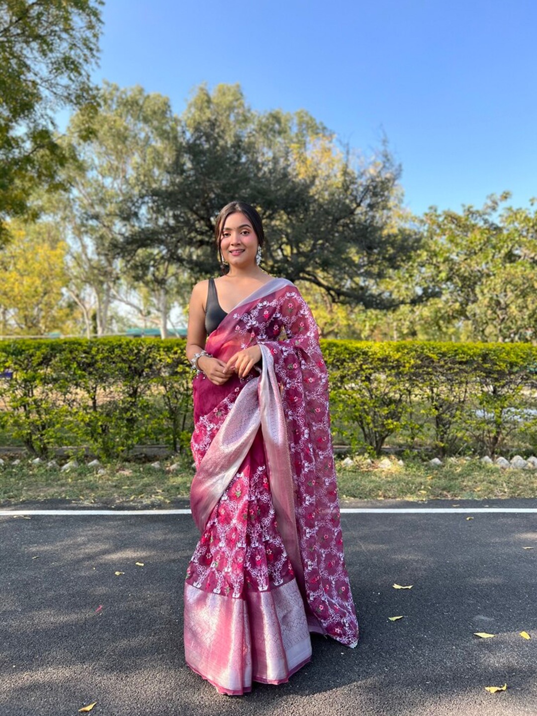 

Exclusiva Floral Embroidered Organza Saree, Pink