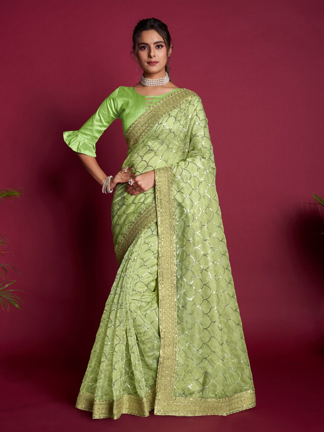 

Exclusiva Embellished Sequinned Organza Saree, Green