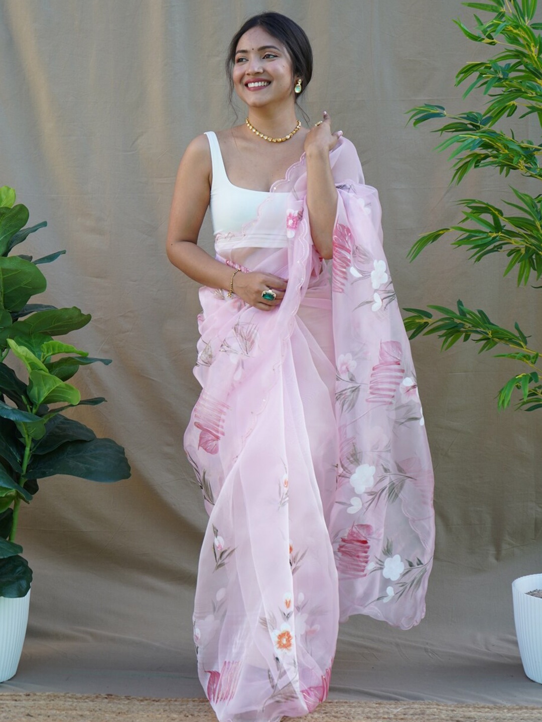 

Exclusiva Floral Printed Organza Saree, Pink
