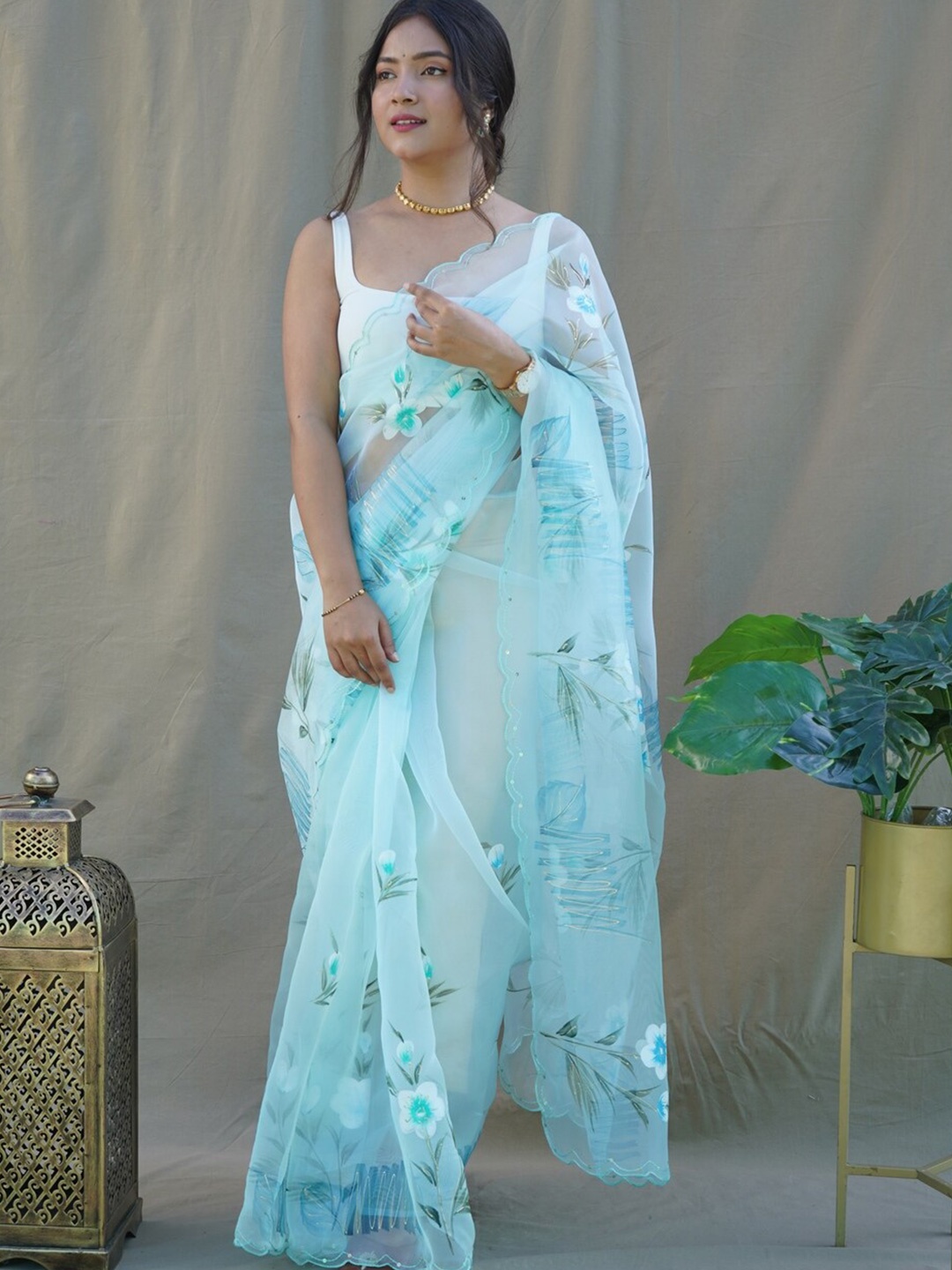 

Exclusiva Floral Printed Organza Saree, Blue