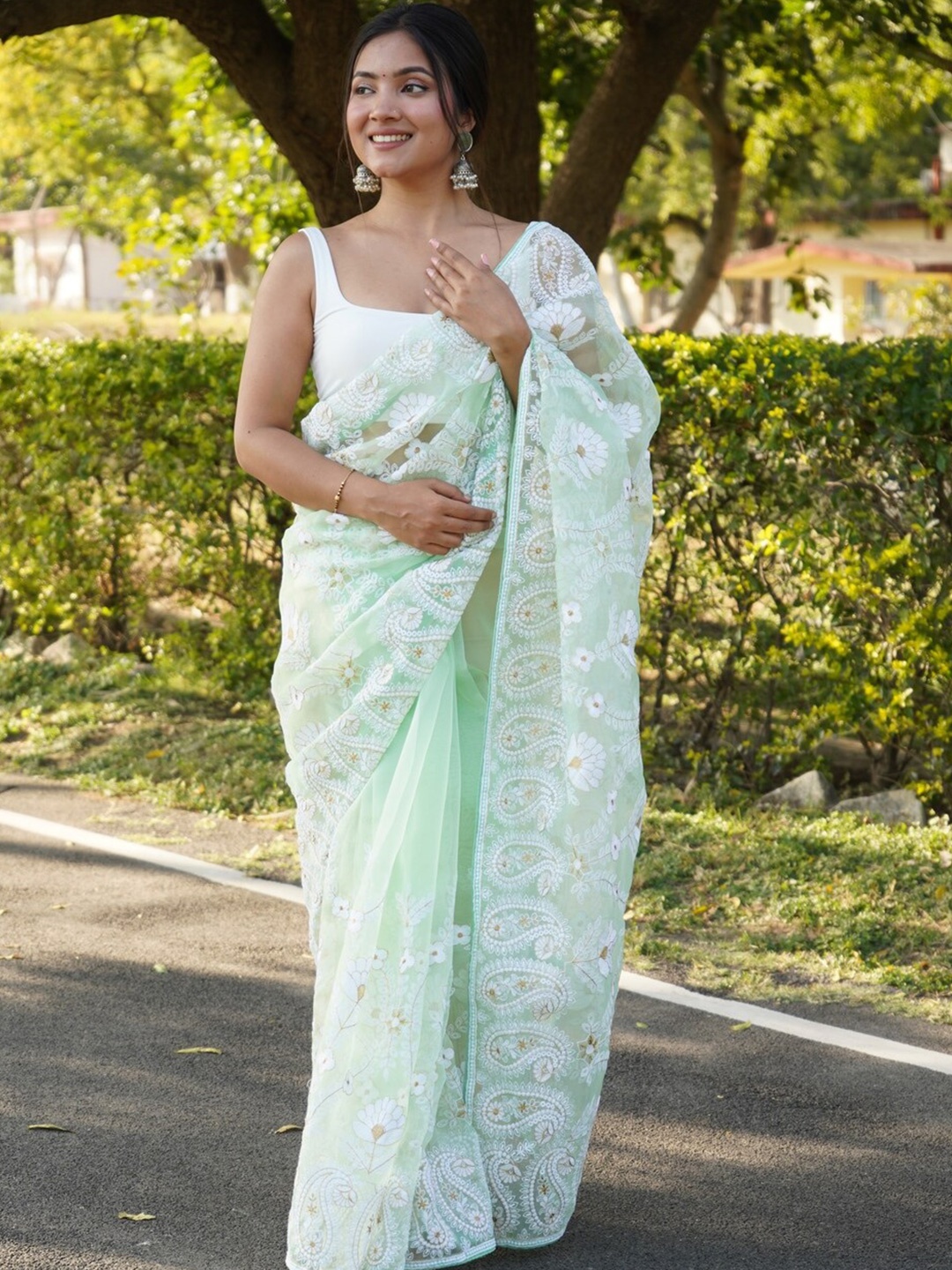 

Exclusiva Floral Embroidered Organza Saree, Green