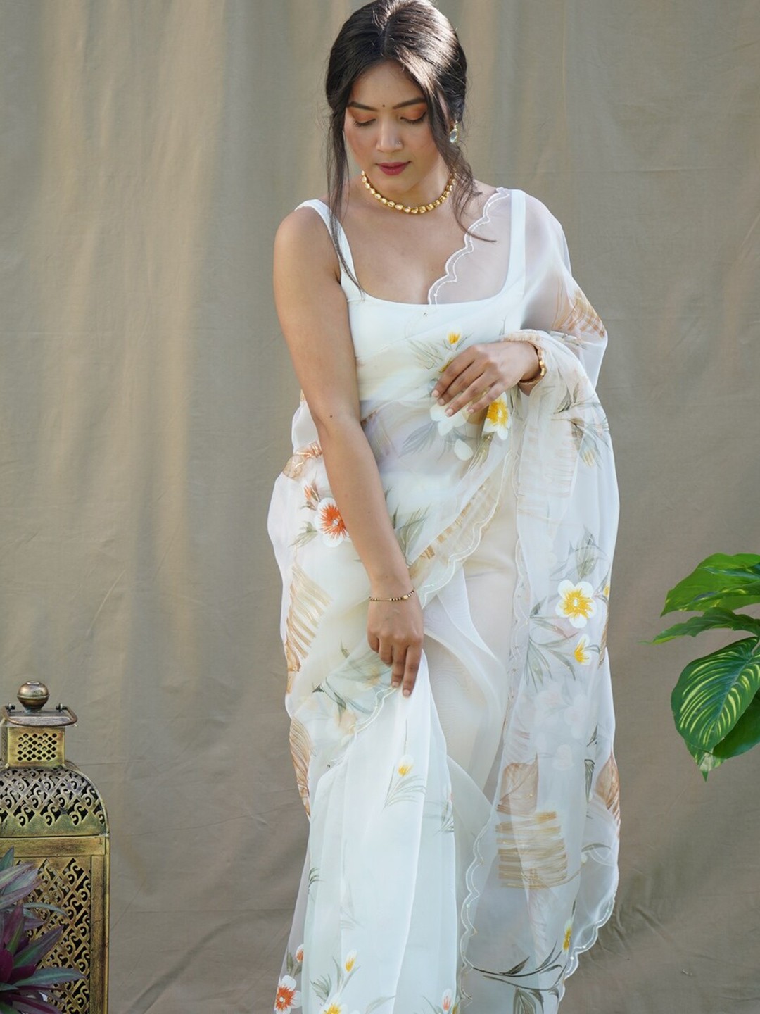 

Exclusiva Yellow & Off White Floral Embroidered Organza Saree
