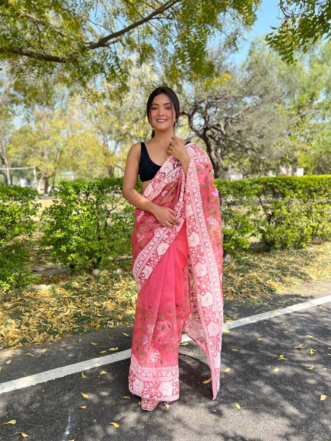 

Exclusiva Floral Embroidered Organza Saree, Pink