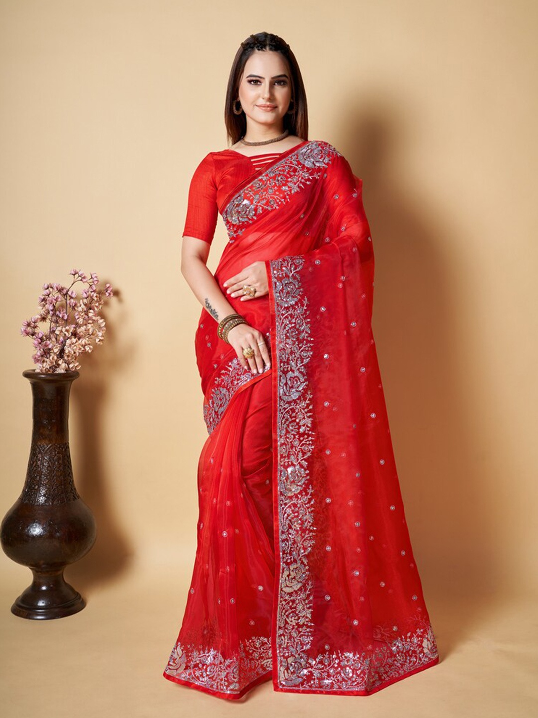 

Exclusiva Floral Embellished Sequinned Organza Saree, Red