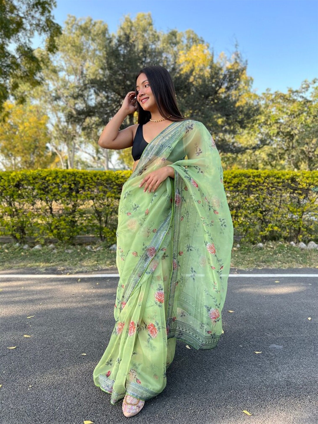 

Exclusiva Floral Printed Embroidered Organza Saree, Green