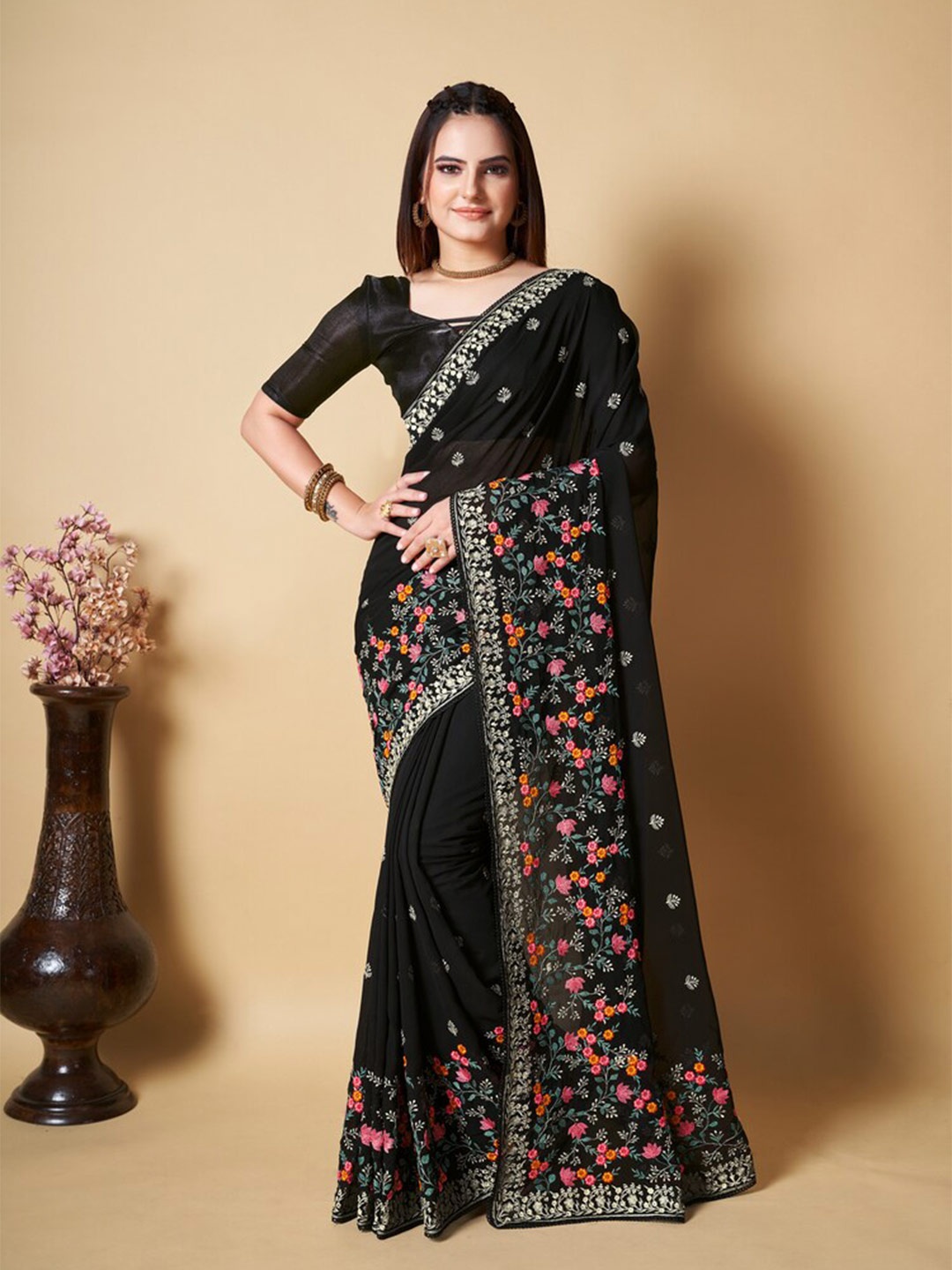 

Exclusiva Floral Embroidered Saree, Black