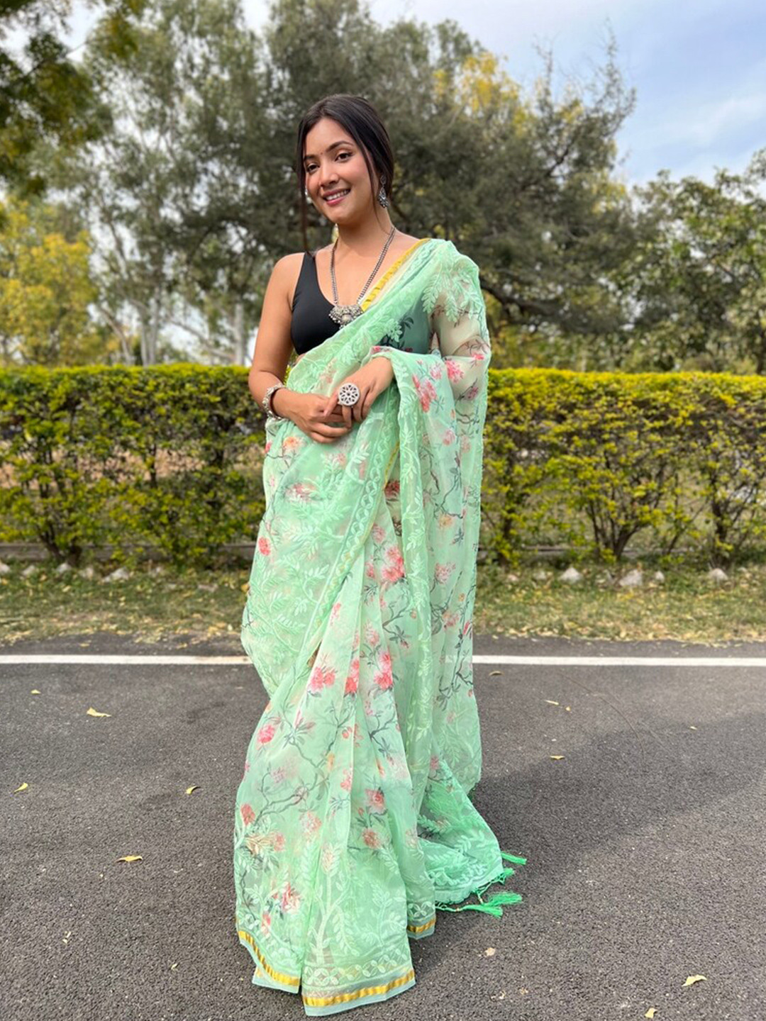 

Exclusiva Floral Printed Embroidered Organza Saree, Green