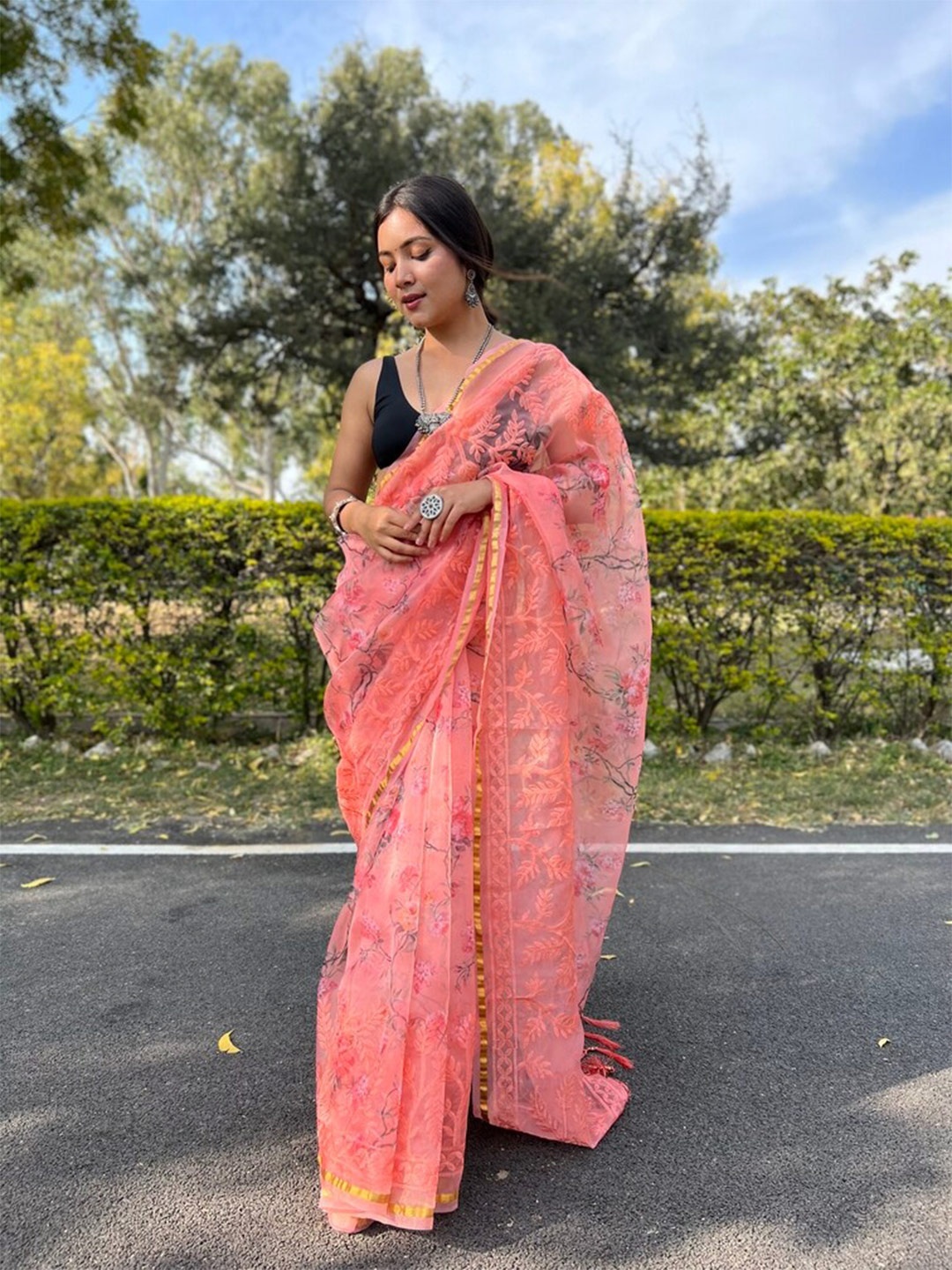

Exclusiva Floral Zari Organza Saree, Peach