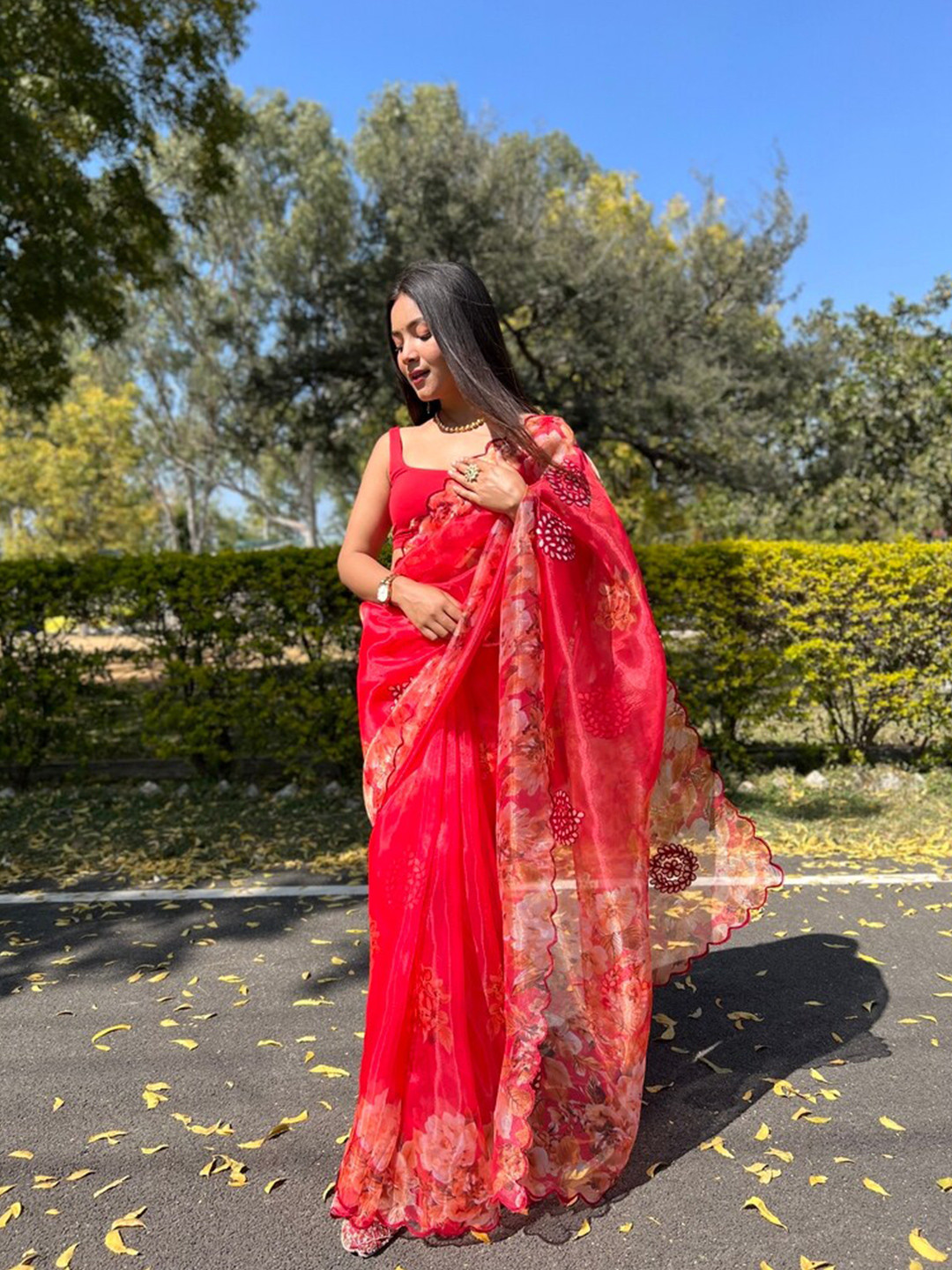 

Exclusiva Floral Embroidered Organza Saree, Red