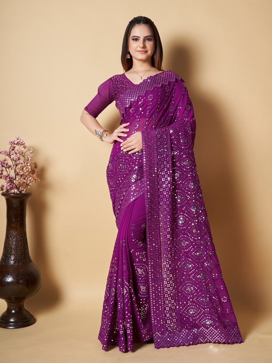 

Exclusiva Sequinned Embroidered Saree, Red