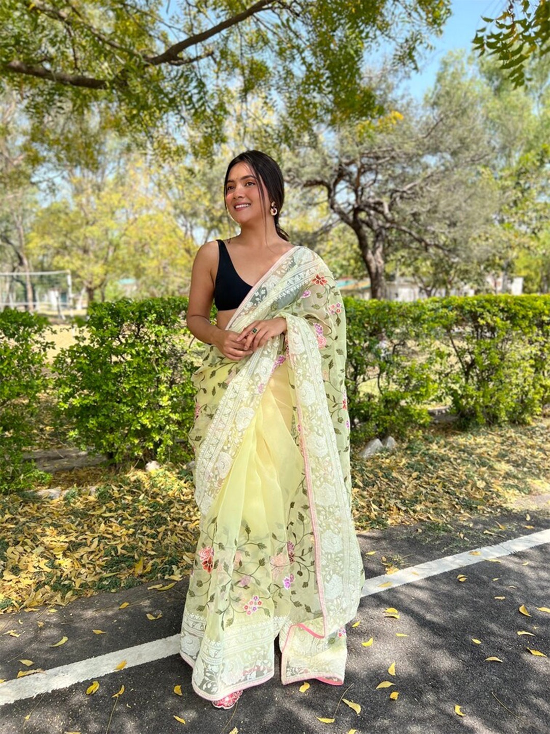 

Exclusiva Floral Embroidered Organza Saree, Yellow