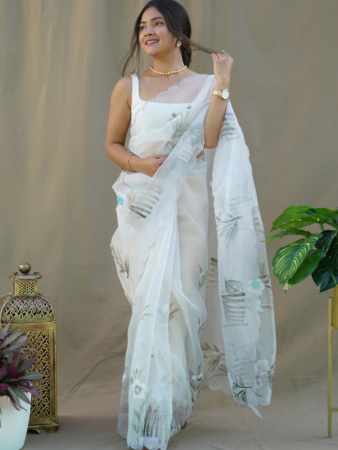 

Exclusiva Floral Printed Embellished Organza Saree, Grey