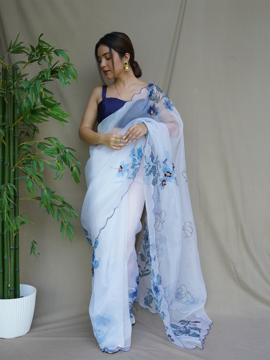 

Exclusiva Floral Printed Embellished Organza Saree, White