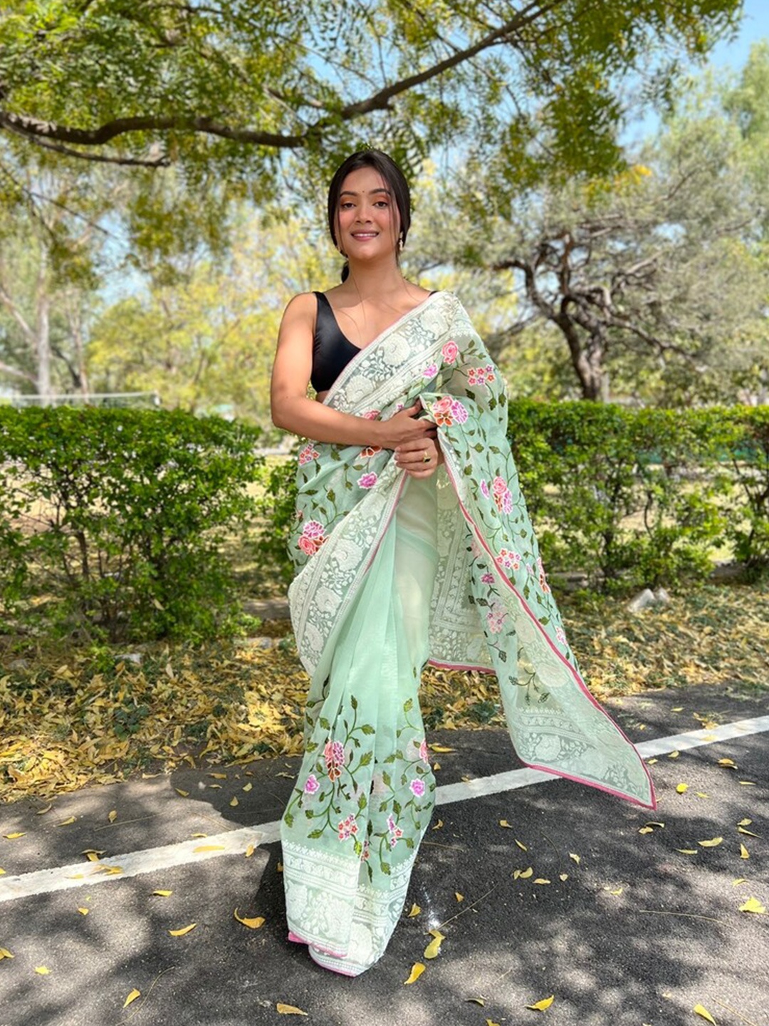 

Exclusiva Floral Printed Embroidered Organza Saree, Green