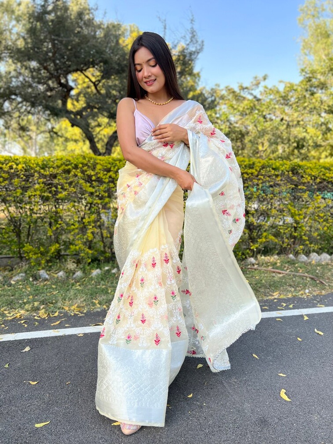 

Exclusiva Floral Printed Embroidered Organza Saree, Yellow