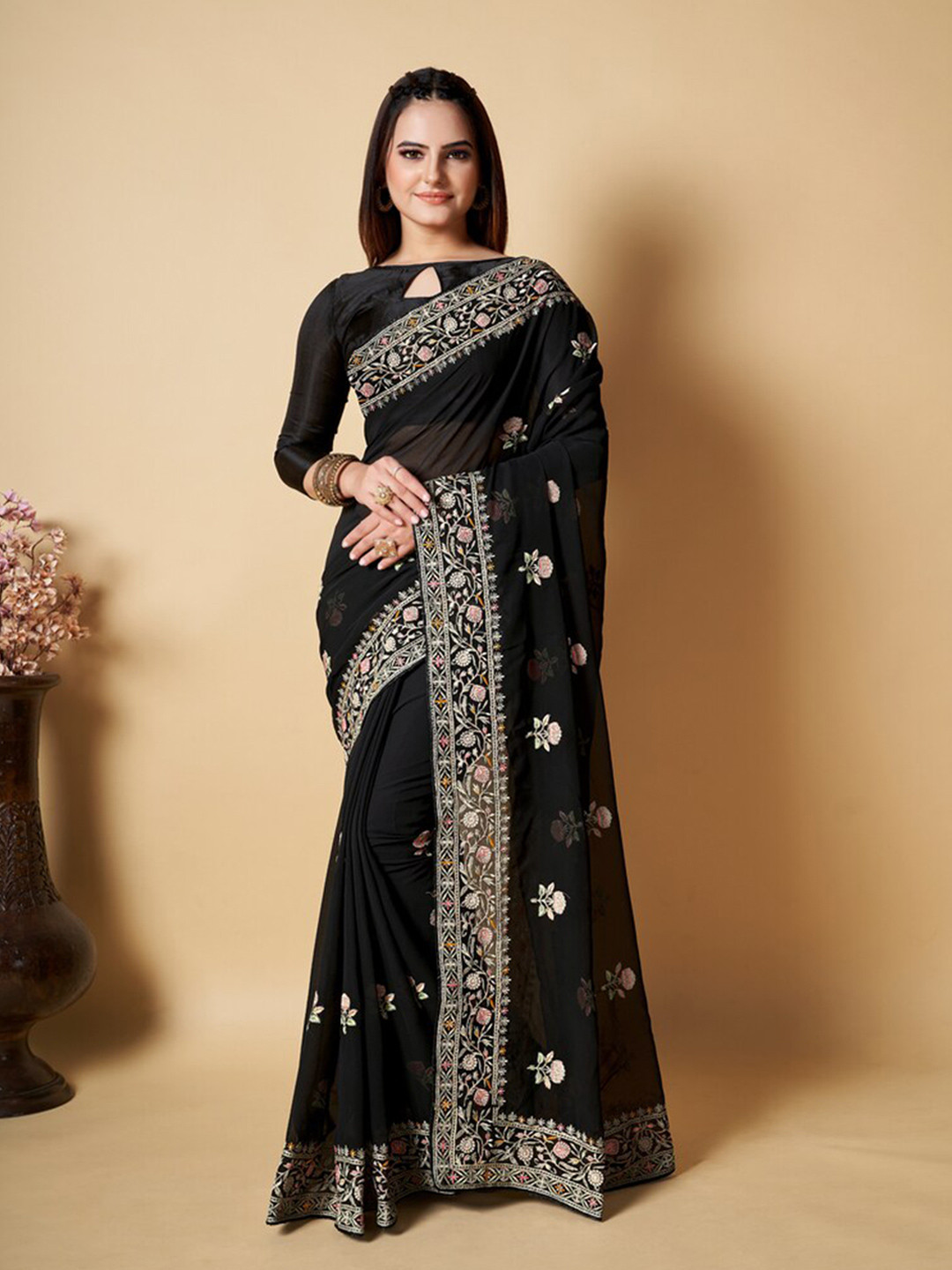 

Exclusiva Floral Embroidered Saree, Black