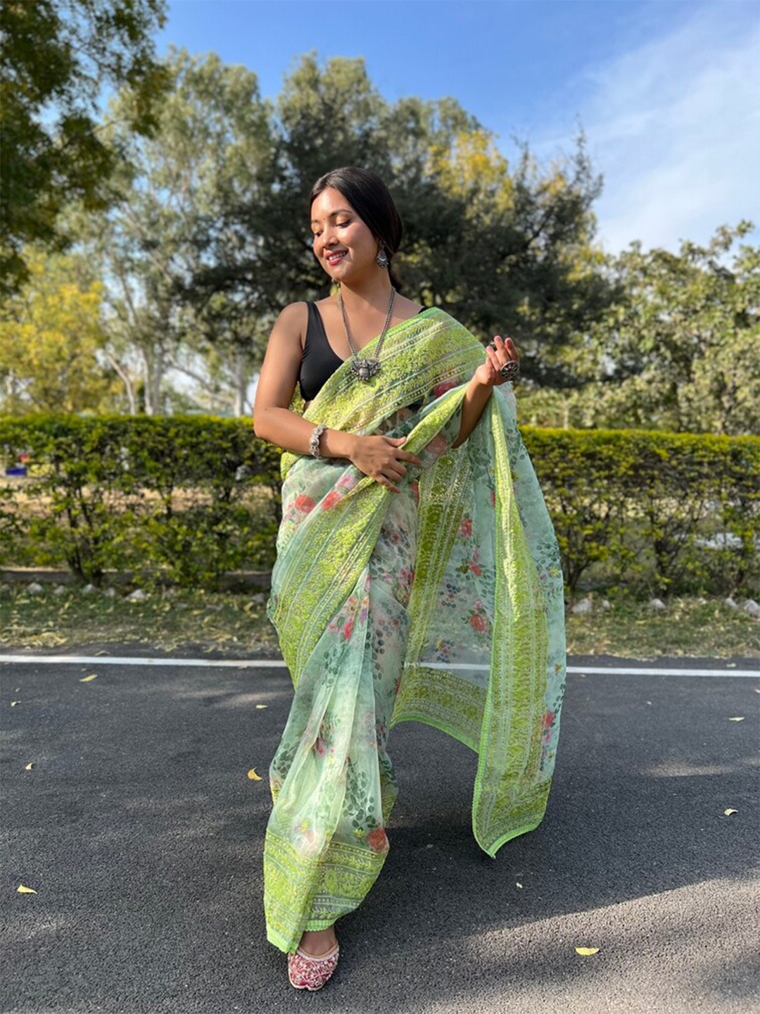 

Exclusiva Floral Printed Organza Saree, Green
