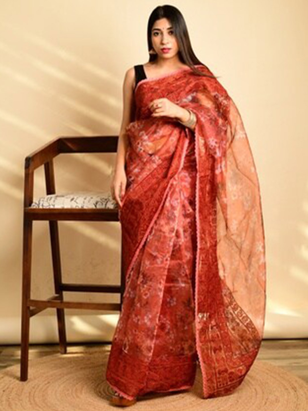 

Exclusiva Floral Embroidered Organza Saree, Red