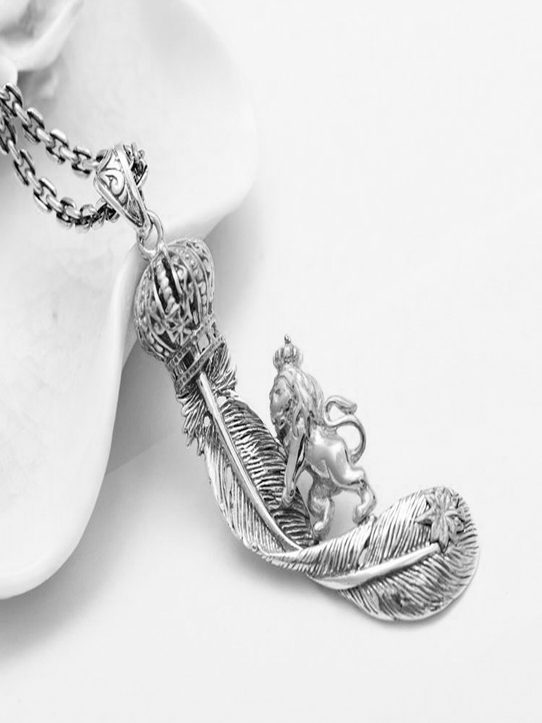 

UNIVERSITY TRENDZ Men Silver-Plated Oxidised Chain & Pendant