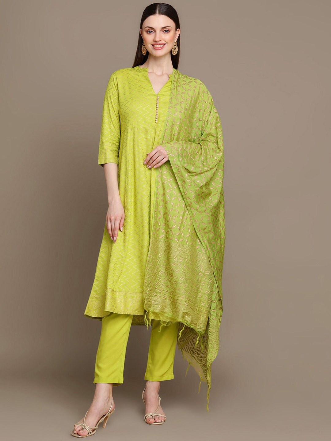 

MALHAAR Chevron Printed A-Line Kurta With Trousers & Dupatta, Green