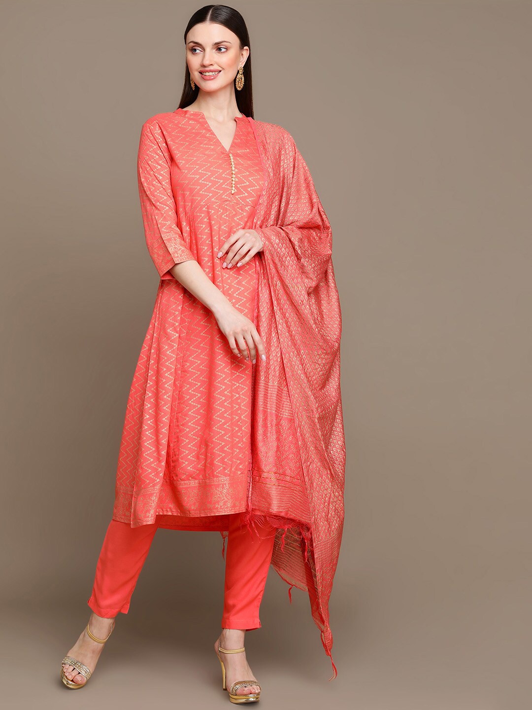 

MALHAAR Chevron Printed A-Line Kurta With Trousers & Dupatta, Peach