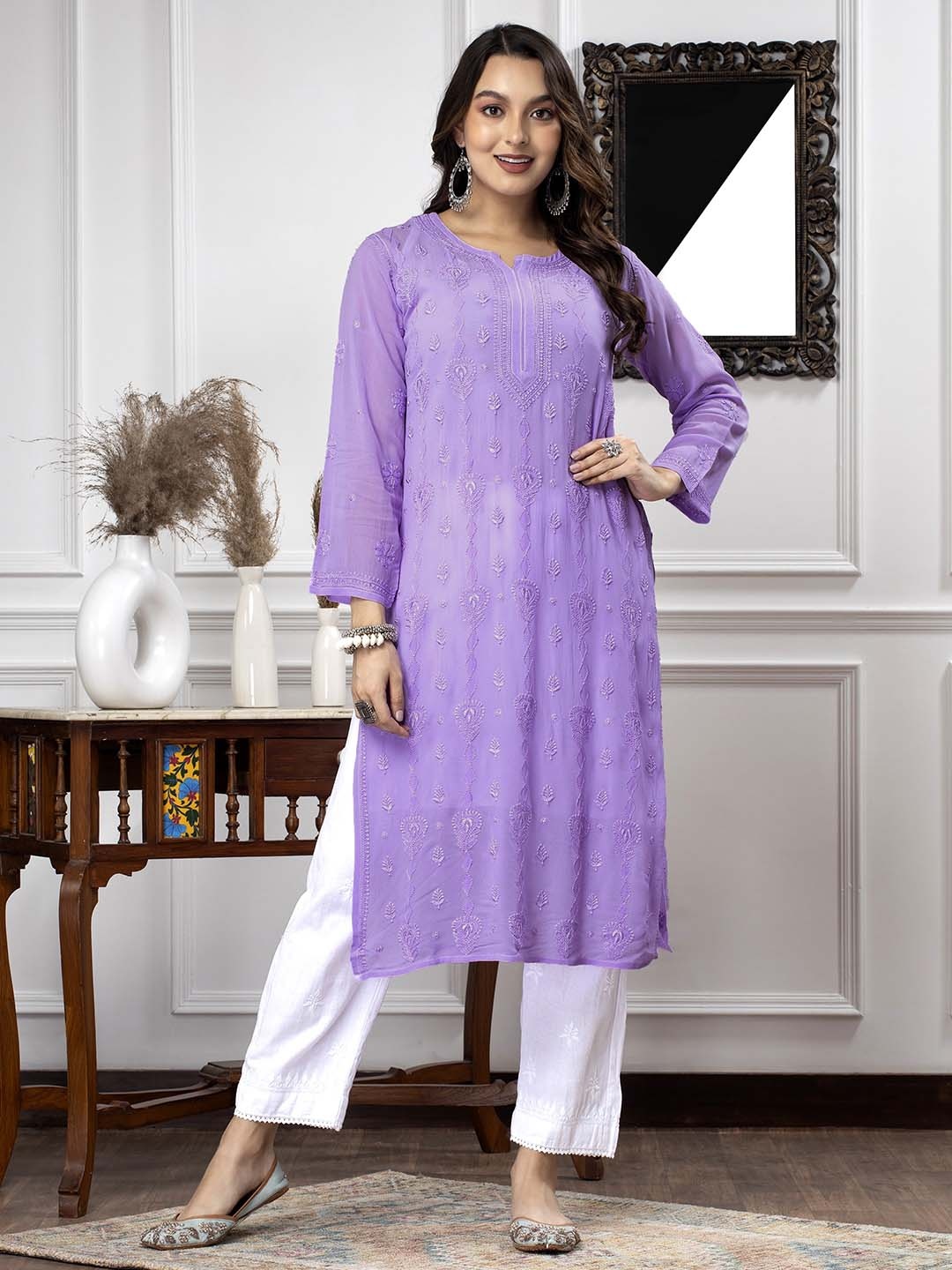 

PARAMOUNT CHIKAN Women Embroidered Lucknowi Chikankari Viscose Kurta, Mauve