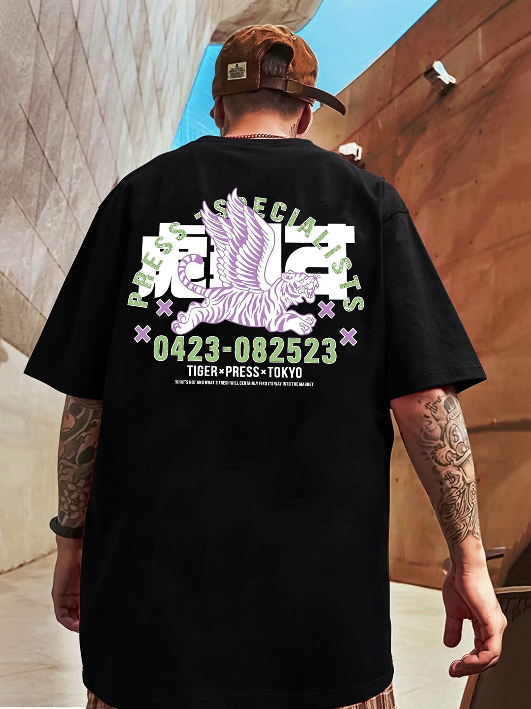 

JUMPCUTS Graphic Printed Drop Shoulder Sleeves Boxy Fit Cotton T-shirt, Black