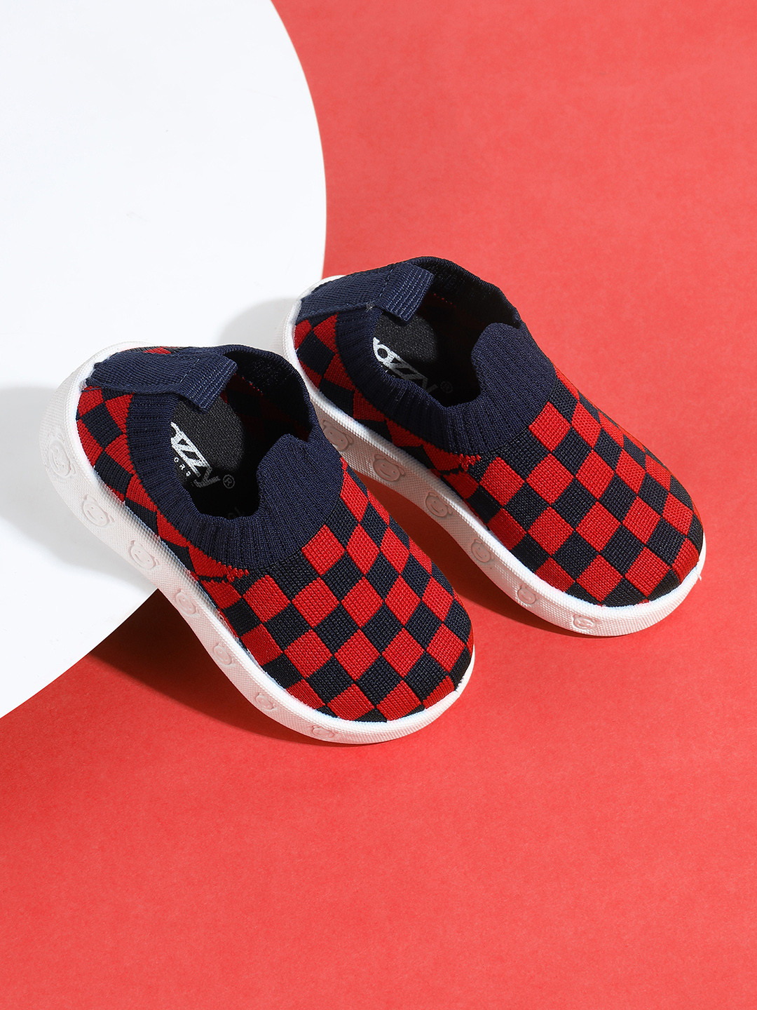 

Jazzy Juniors Infant Kids Printed Padded Insole Contrast Sole Mesh Slip-On Sneakers, Red