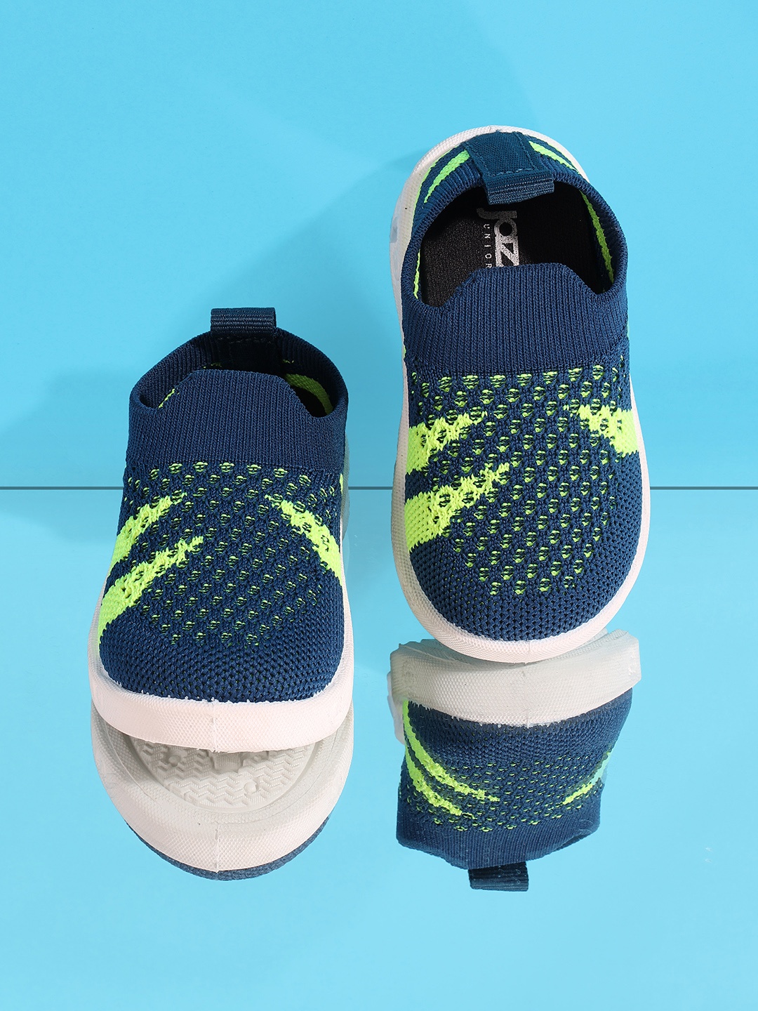 

Jazzy Juniors Infant Kids Colourblocked Padded Insole Contrast Sole Mesh Slip-On Sneakers, Navy blue