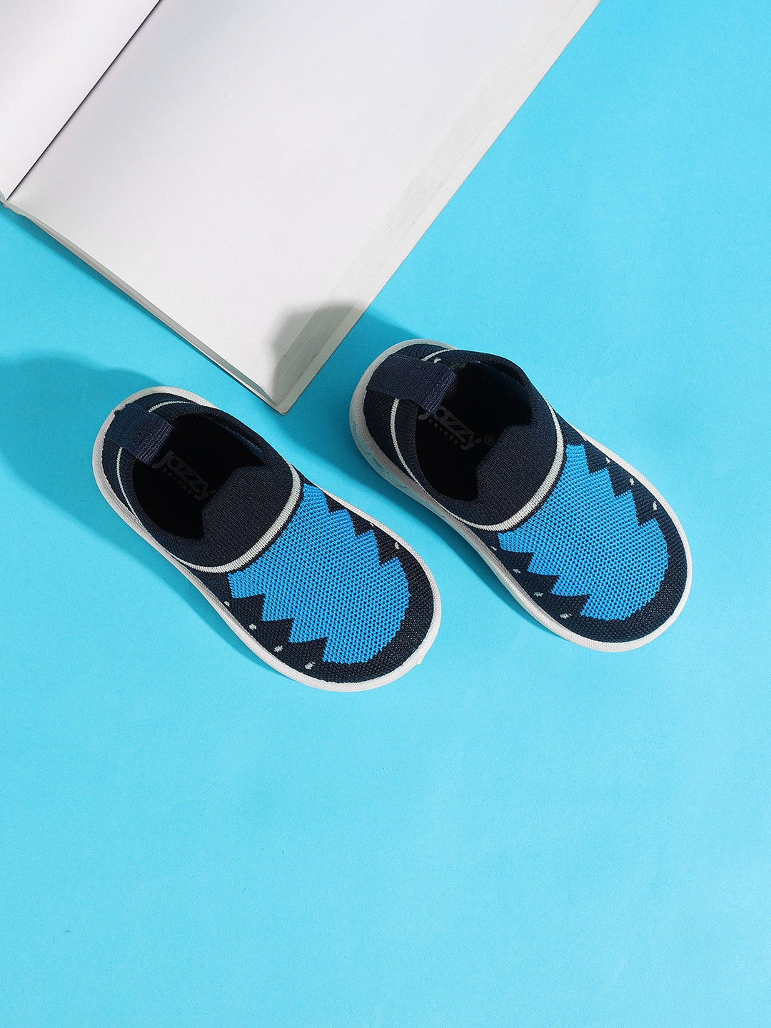 

Jazzy Juniors Infant Kids Colourblocked Padded Insole Contrast Sole Mesh Slip-On Sneakers, Navy blue